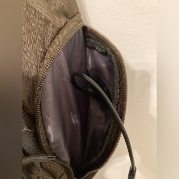 Travelers Choice Backpack. EUC - Picture 10 of 16